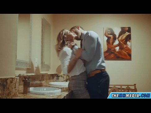 ❤️ Блондинка сени коомдук дааратканада азгырып жатканда ☑ Порно видео боюнча бизде ❌️